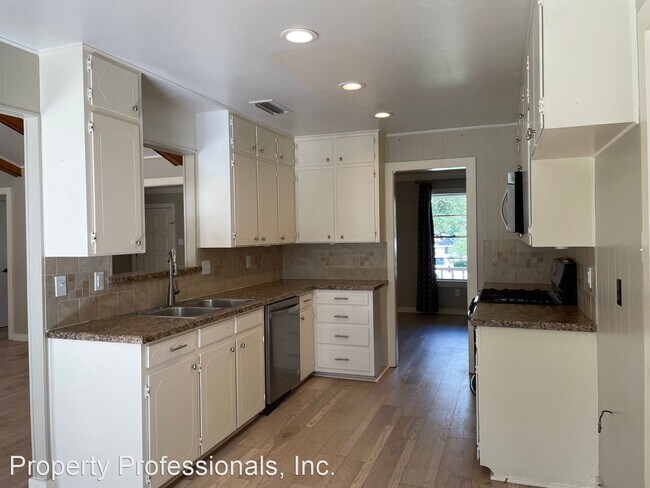 Building Photo - 3 br, 2 bath House - 513 Oakwood Blvd