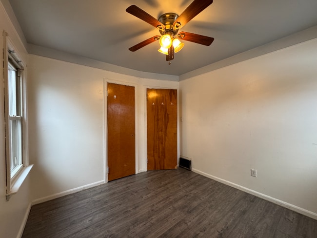 Building Photo - 1403 E Maxlow Ave