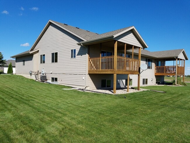 Building Photo - 5603 w Bakker park dr