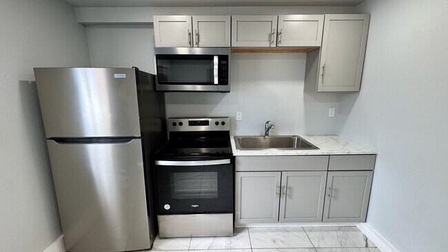Foto del edificio - 2115 Broadway Avenue J