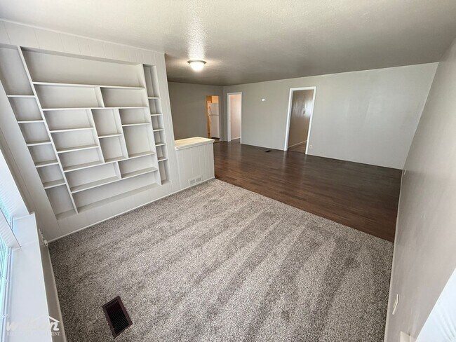 Building Photo - Spacious 3-Bedroom - 2-Bath Home with Bonu...