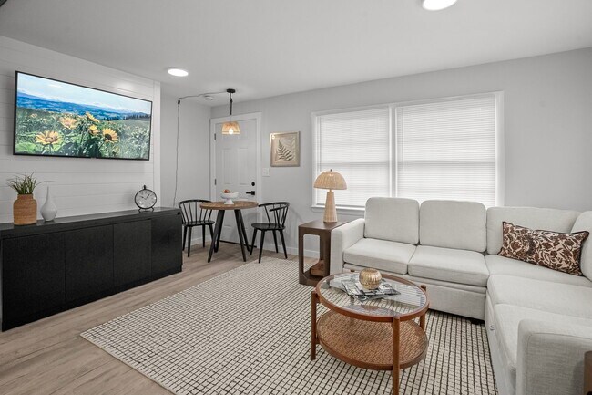 Foto del edificio - 149 E Main St