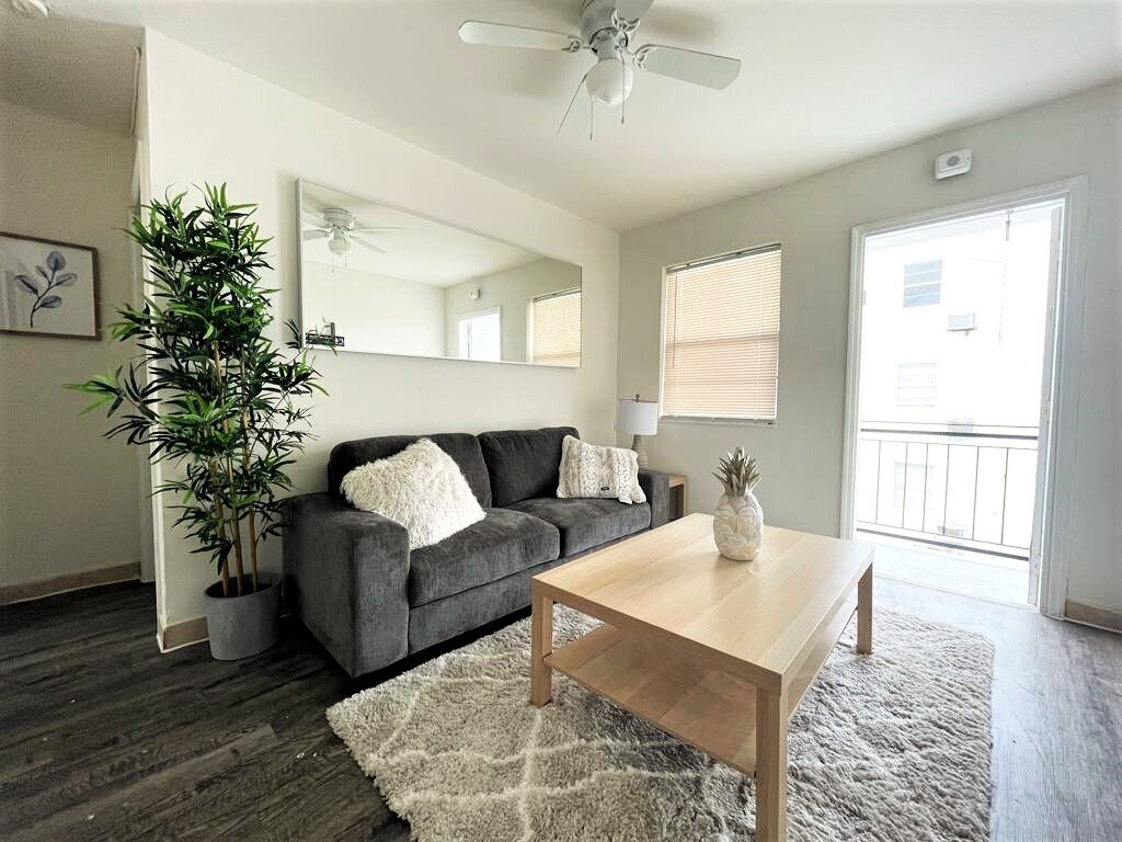 Foto principal - Miami Central Apartments