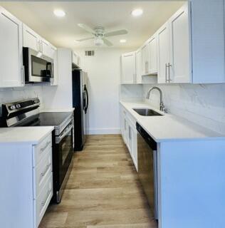 Building Photo - 1043 Cornwall C
