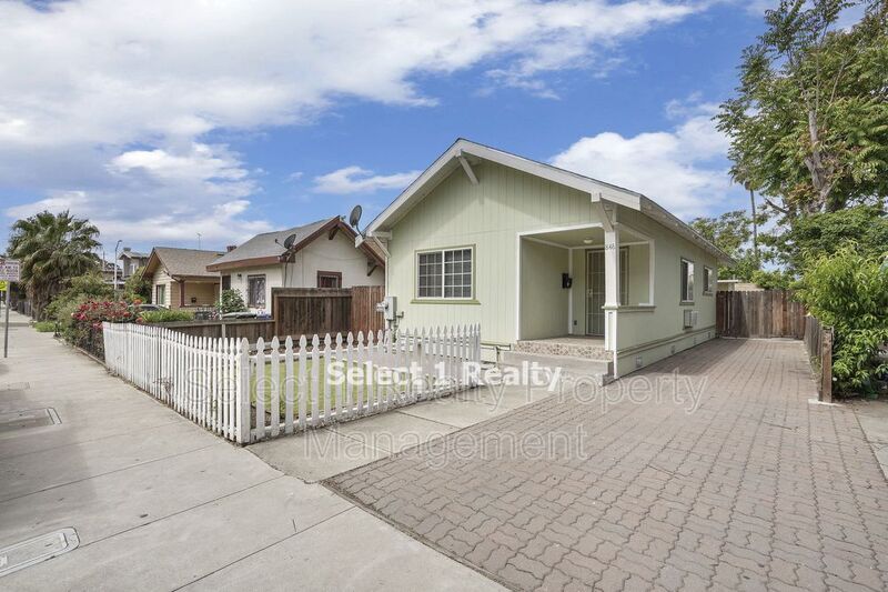 Foto principal - 848 Black Diamond St