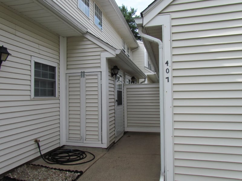 Building Photo - 407 Spring Meadow Rd
