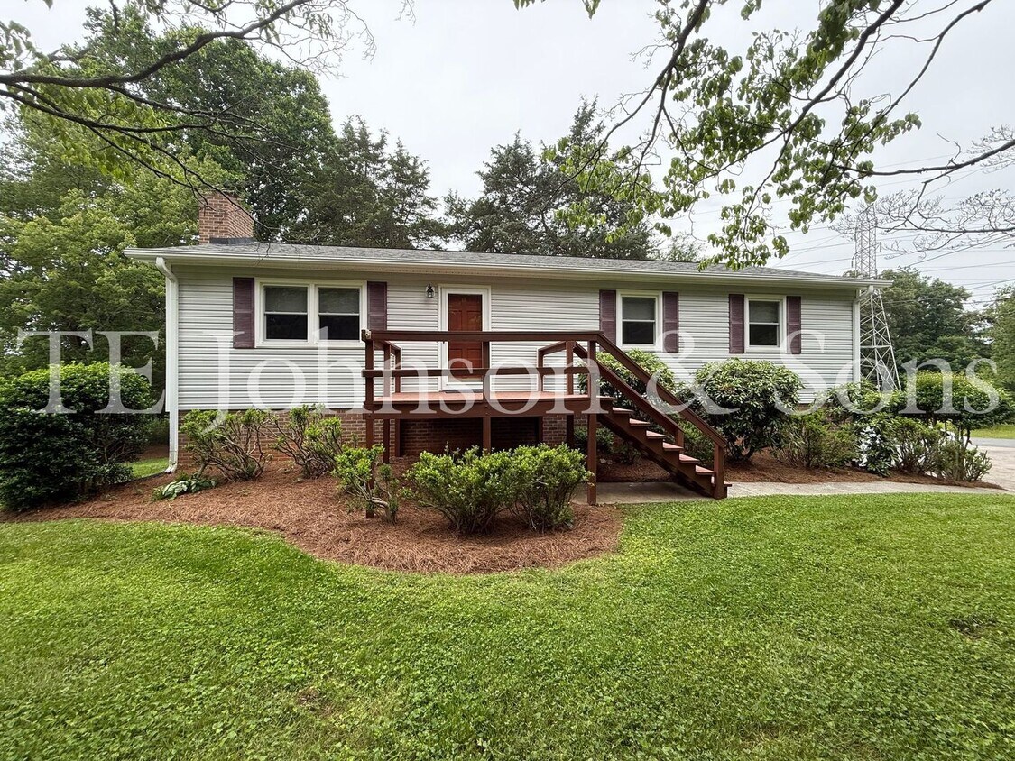 Primary Photo - 3 Bedroom Close to Mt. Tabor