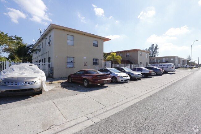 Foto del edificio - 6601 NW 12th Ave