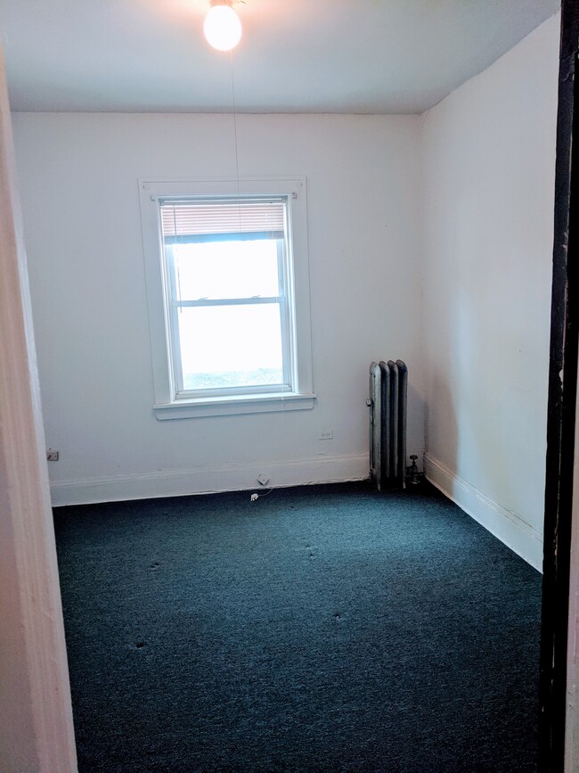 Building Photo - 13386 Madison Ave