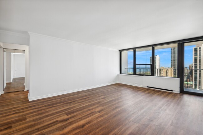 Foto del edificio - 1560 N Sandburg Terrace