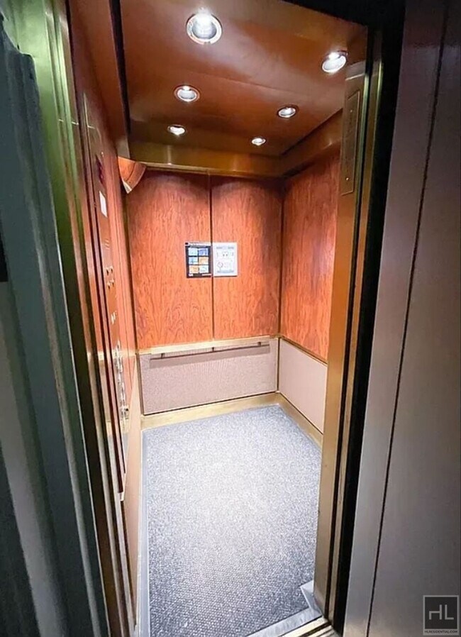 Building Photo - E 84 ST, Avail 9/17 - Inexpensive Studio a...