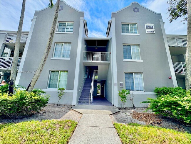 Foto del edificio - 677 NW 170th Ter