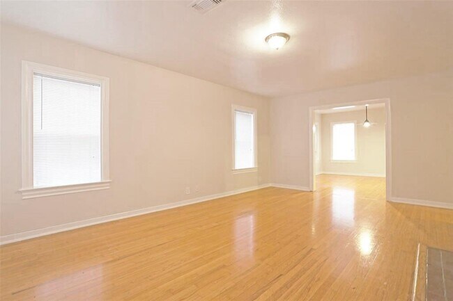 Foto del edificio - 2348 Sheridan St
