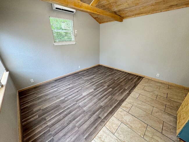 Foto del edificio - 419 Westhill Pl