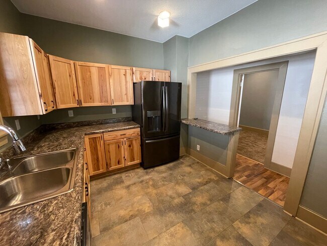 Foto del edificio - Main Level Duplex with Lawn and Snow Inclu...