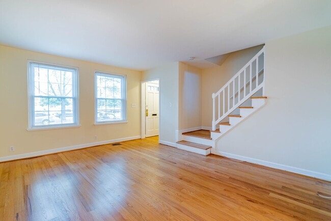 Building Photo - Beautifully Maintained 3 Levels, 2 Bedroom...