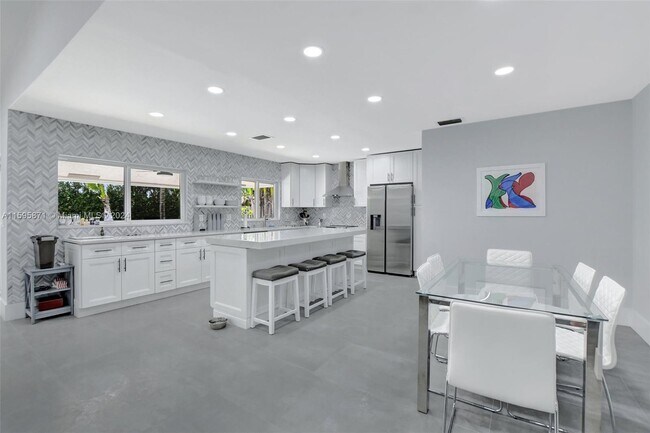 Foto del edificio - 17301 Lake Park Rd