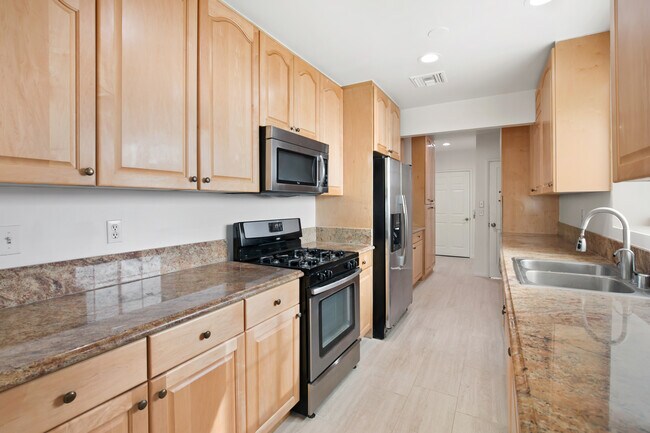 Building Photo - 231 S Doheny Dr