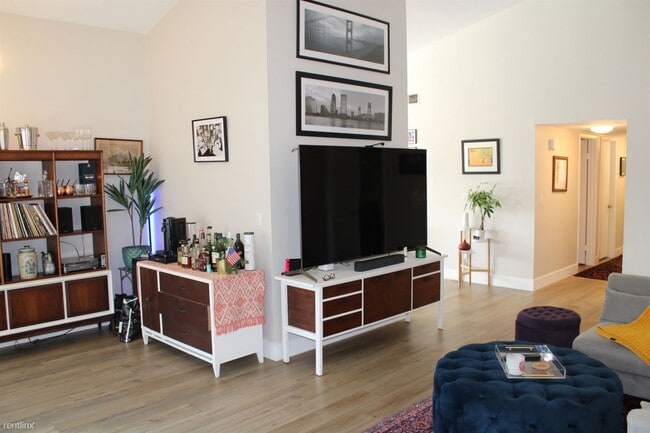 Building Photo - 4 br, 2 bath House - 10039 Canyontop Street