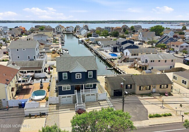 Foto del edificio - 239 Silver Bay Rd