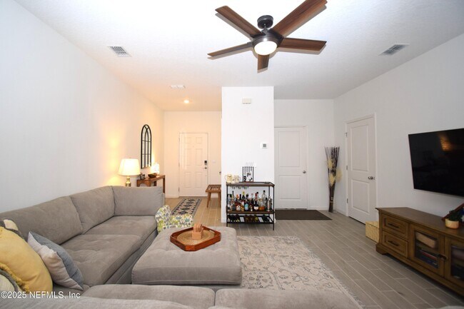 Foto del edificio - 6834 Golden Monarch Ave