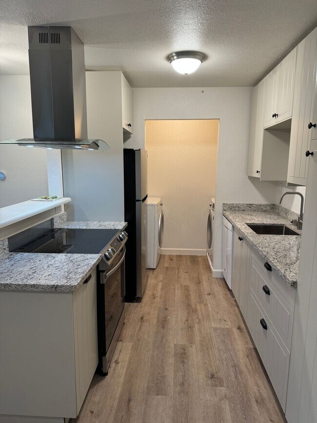 Foto del edificio - Adorable 2-bedroom 1 full bath and 1 car g...