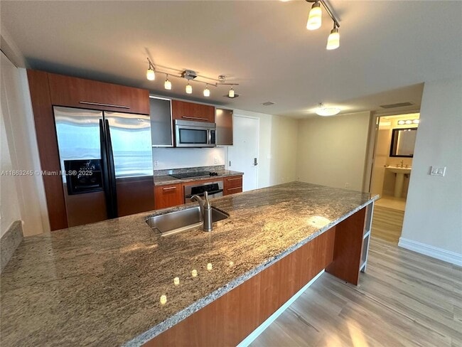Foto del edificio - 185 SW 7th St