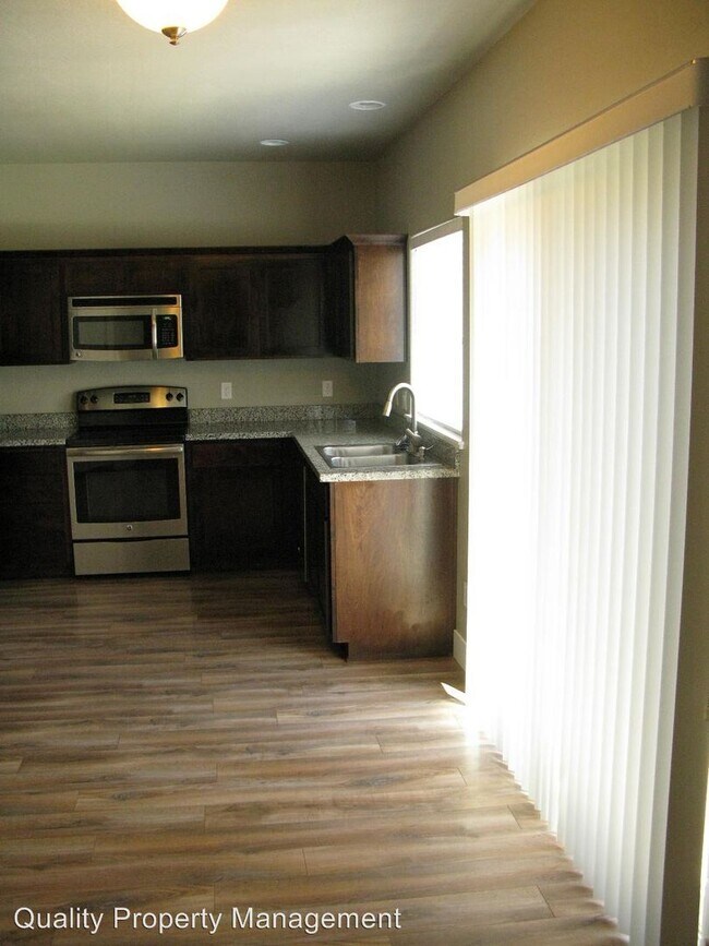 Building Photo - 516-516 Gray Ct