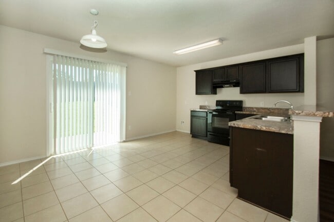 Building Photo - House in Sherman for Lease