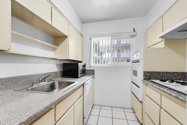 Sala de estar - 691 Levering Ave