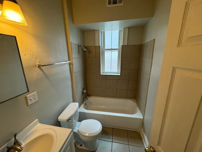 Building Photo - 2923 Miami St