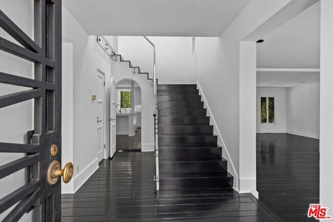 Foto del edificio - 305 S Bedford Dr