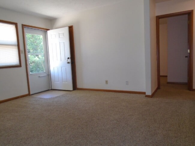 Building Photo - 1857 College Heights Rd