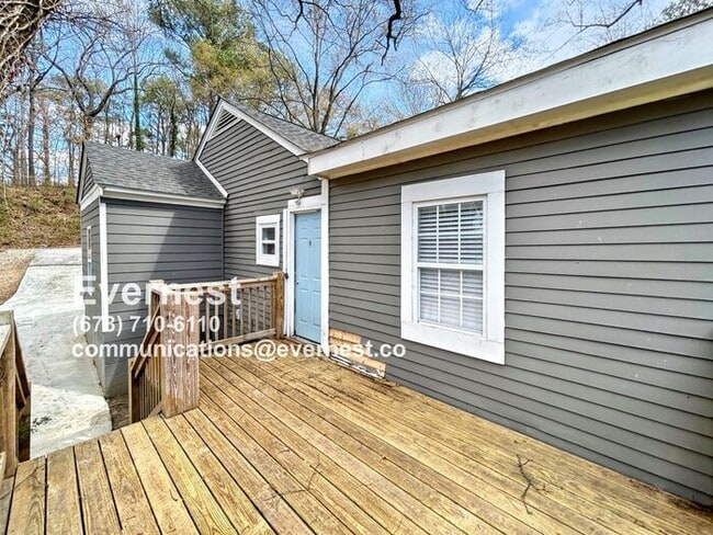 Building Photo - 2028 Arlington Cir NW