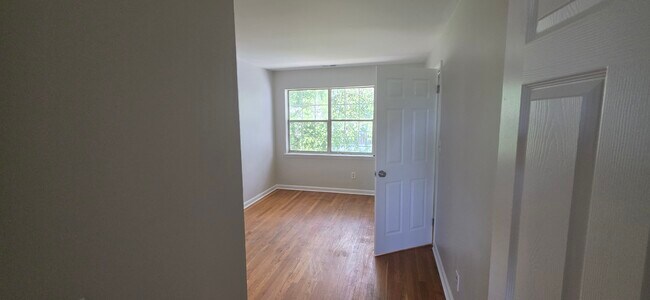 Foto del edificio - 769 Sylvan Ave