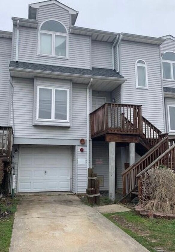 35 Oakland Bay Ct, Little Egg Harbor Township, NJ 08087 Townhouse for