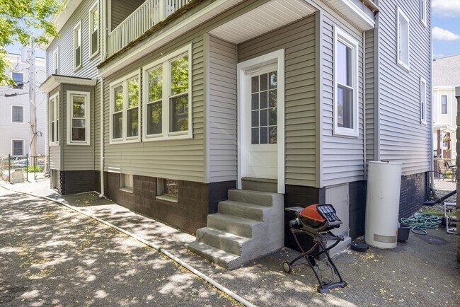 Building Photo - 71 Gilman St