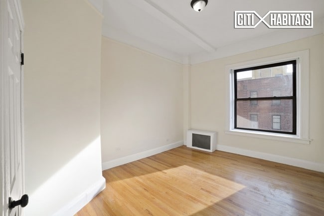 Building Photo - 57 W 75th St