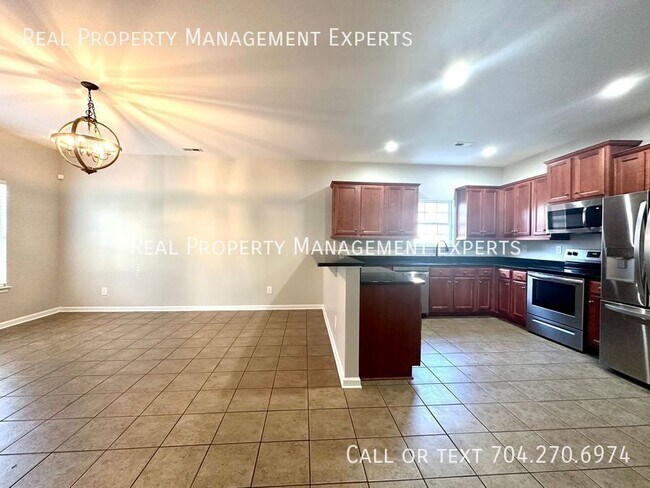 Building Photo - 14221 Lake Crossing Dr