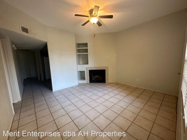 Building Photo - 2 br, 1 bath House - 1126 W ELLIOT RD #1022