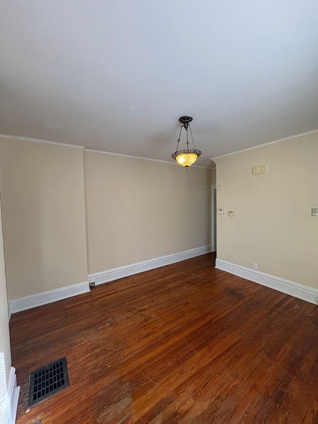 Building Photo - 2 bedroom Apartment Near German Village