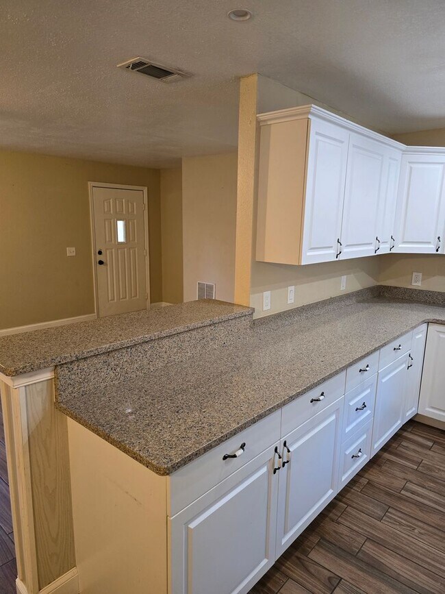 Foto del edificio - Gorgeous 3/2/1 on Large Property