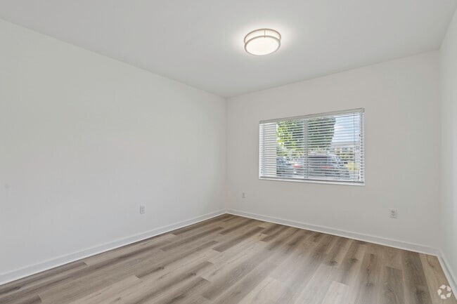 3BR, 2BA - 1,091SF - Lincoln Gardens