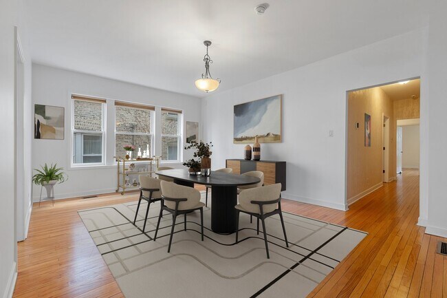 Foto del edificio - 6445 N Greenview Ave