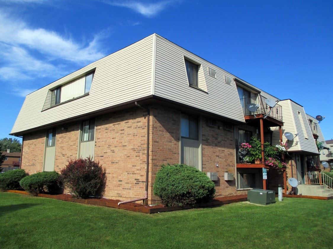 Building Photo - 518 E Bellarmine Dr