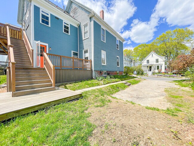 Building Photo - 36 Sawyer St