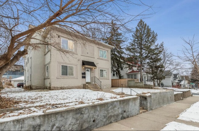 Foto del edificio - 2506 Dupont Ave N