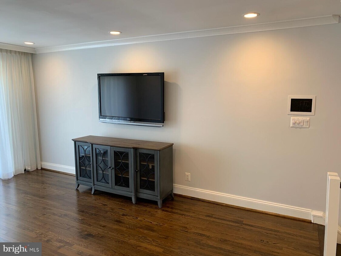 Foto principal - 759 Delaware Ave SW