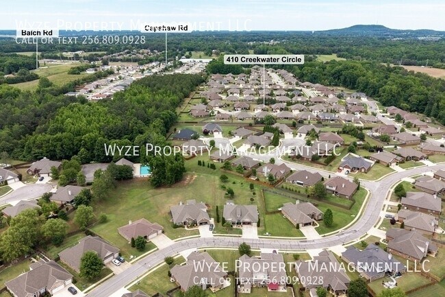 Foto del edificio - 410 Creekwater Cir