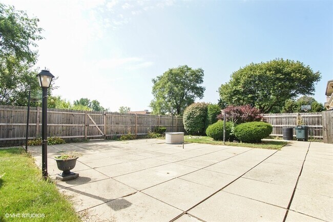 Foto del edificio - 847 Heritage Dr